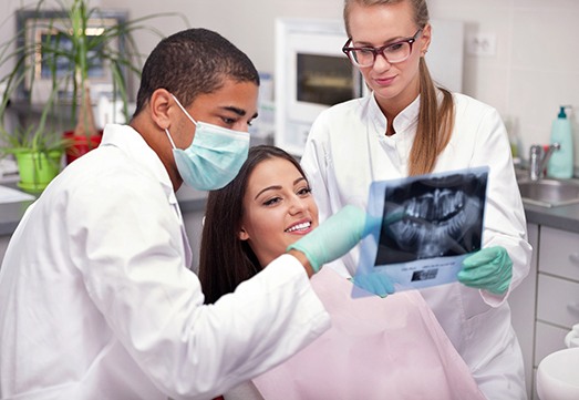 Orthodontist in Arlington Heights showing patient X-ray